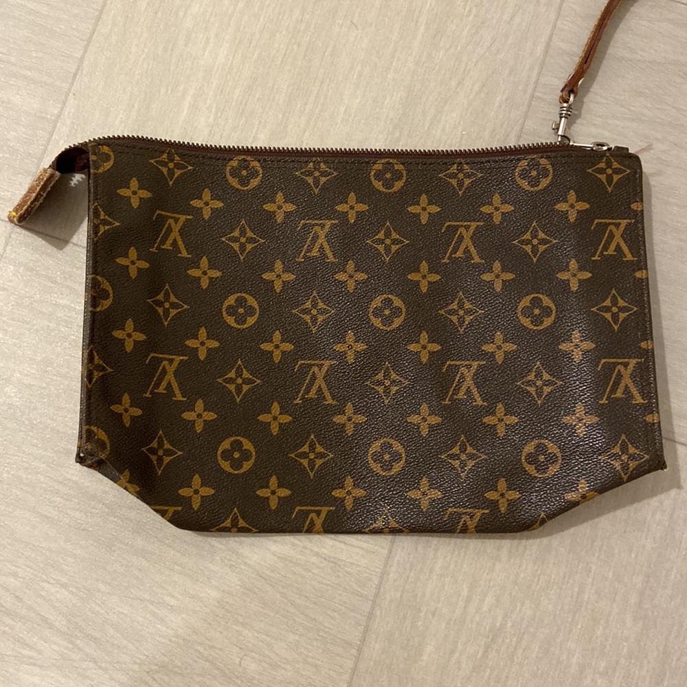 Vintage Louis Vuitton Clutch Wristlet - Picture 4 of 8